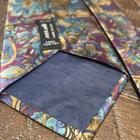 Vintage Geoffrey Beene tie. 100% silk. EUC. No rips no stains. 57” tip to tip - Picture 2 of 3